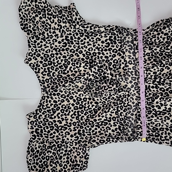Nordstrom Cheetah Open Back  Cropped Jumpsuit/ XL. - Picture 6 of 12